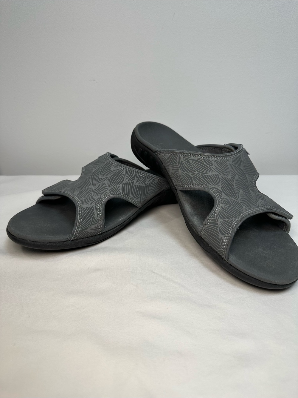 Spenco Women’s Wave Kholo Gray Slide Sandals Comfortable Everyday Wear size 10